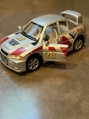 Coche de juguete Kinsfun Racing plateado Mitsubishi Evolution IV tirar hacia atrás fundido a presión 1:41  Foto 1 de 4