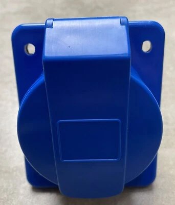 GEWISS GW62216 IP44 10 DEGREE PANEL RECEPTACLE 2P+E 32A 250V 6H - Image 1 of 4