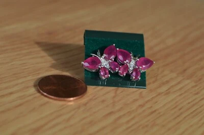 Brincos borboleta 5,25 ct Niassa rubi/zircão ~ Platina sobre prata fina ~ VVS - Imagem 1 de 4