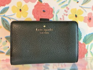 Cartera Convertible Kate Spade Leila Cuero Guijarro, Verde Cazador - Imagen 1 de 9