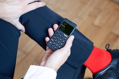 Punkt. MP02 Dumbphone 4G-Handy mit Tasten-schwarz Design Jasper Morrison - Bild 1 von 4