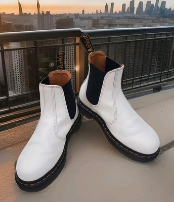 Dr Martens Wht Leather Chelsea Boot Sz 6 Pull On Black Elastic Yellow Stitch - Image 1 of 4