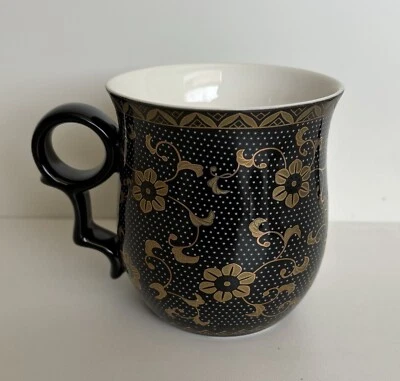 New China Flower Porcelain Teacup with Infuser, lid and saucer - Image 1 of 4