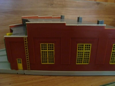 Atlas HO Scale Model Railroad Building 3- Stall Roundhouse For Locomotives - Image 1 of 4