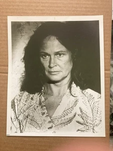 COLLEEN DEWHURST ACTRESS Hand Signed Autographed 8 X 10 PHOTO COA - Foto 1 di 2
