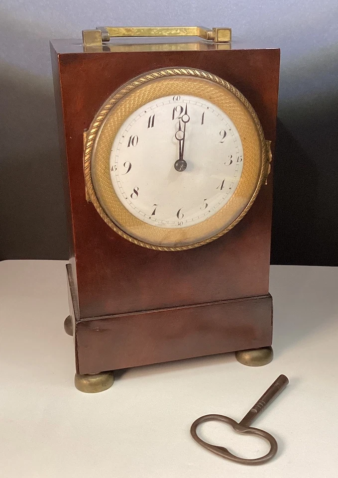 古董 c1812 地幔时钟 不工作零件 仅木质贴面表壳 带钥匙 — 第 1/4 张图片