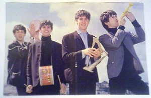 THE BEATLES ~ Foto de revista grande vintage - Imagen 1 de 2
