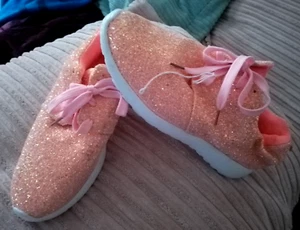 *NEW* Ladies Peach Glitter Trainers - UK Size 6.5 - Picture 1 of 6