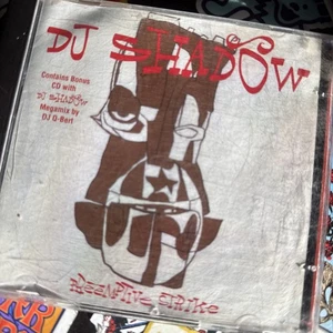 DJ SHADOW - Preemptive Strike 2 x CD 1997 MoWax AS NEW! Bonus CD DJ Q-Bert - Bild 1 von 5