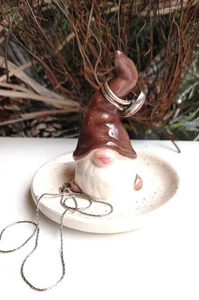 Chocolate Brown Ceramic Gnome Ring Holder, Ring Holder, Gnome Ring Holder,  3.5" - Bild 1 von 8