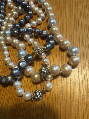 NEUw Set 3 Ketten echte Perlen Creme Grau Blau Geknotet Kette Hingucker Top Blus - Bild 1 von 3