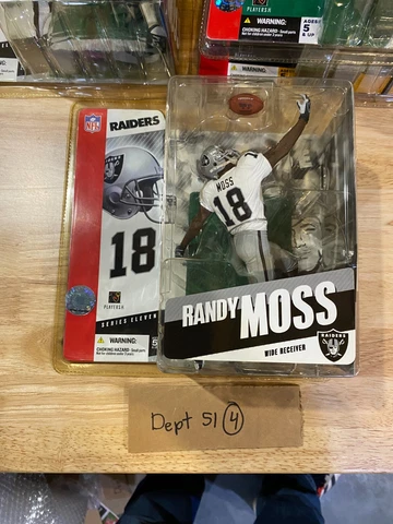 2005 McFARLANE SPORTSPICKS RAIDERS RANDY MOSS SERIES 11 WHITE JERSEY VARIANT HOF Cover