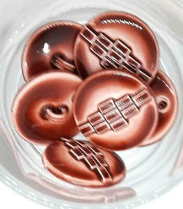 2 Stück Vintage Schmuckknöpfe Reliefmuster PFLAUME Email Lack Keramikoptik 23mm  - Picture 1 of 1