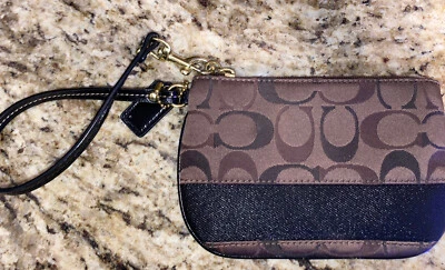 Muñequera Coach Foto 1 de 3