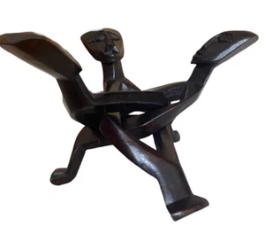 "Estatua de madera tallada a mano para hombres tribales entrelazados 12"" x 8""" - Imagen 1 de 4