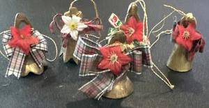 "Juego vintage de 5 mini adornos de campana de latón .1,5""" - Imagen 1 de 4