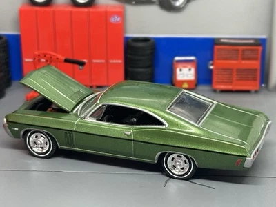 Chevy Impala SS 427 V8 1965-1970 capó de apertura verde escala 1/64 4ta generación Foto 1 de 4