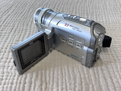 DXG-301V Camcorder 3.2 Mega Pixels DVC/MPEG4 f=5.58 mm lens W/F/2.8 - Image 1 of 4