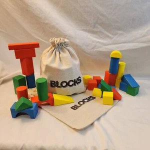 BLOQUES DE MADERA MELISSA & DOUG EN 4 COLORES, 7 FORMAS EN SACOS - Imagen 1 de 13