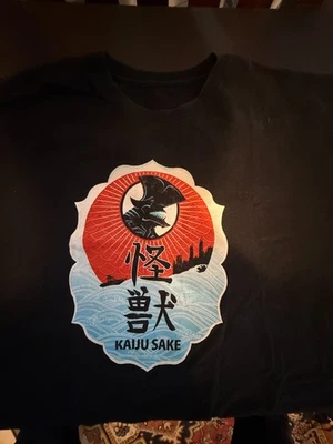 Camiseta Kaiju Sake, Negra, Talla LG-XL Foto 1 de 2