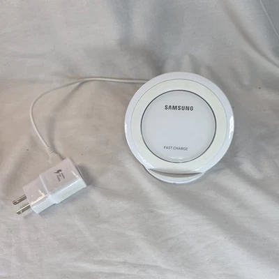 Samsung Qi Fast Charge Wireless Charging Stand white EP-NG930 no box With Cables - Image 1 of 4