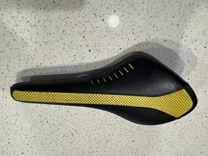 Fizik Airone Wing Flex Saddle Black / Yellow - Picture 1 of 4