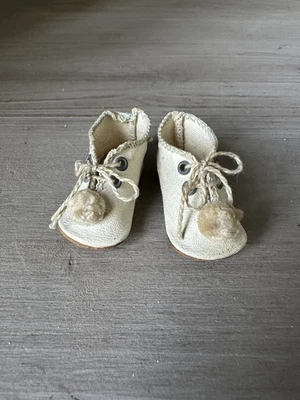 Chaussures Anciennes Blanches Pour Poupée Ancienne Petite Taille - Photo 1/4