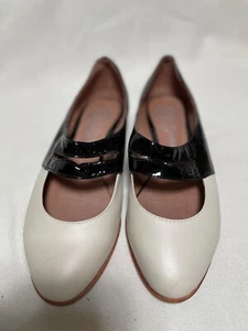 Jeffrey Campbell ivory leather and black patent leather women's flats 8 adorbs! - Picture 1 of 5