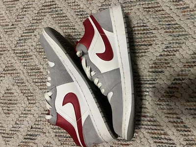 Air Jordan 1 SE Gris Humo Bajo Luz Gimnasio Rojo Talla 9 Foto 1 de 4