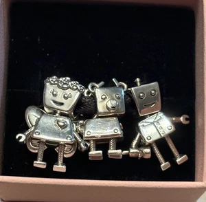 Authentisch Pandora Roboter Familie Bella Bot Rob Bot Bobby Bot Charms Set Nicht mehr im Handel erhältlich - Bild 1 von 13