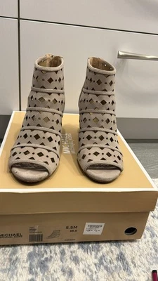 Zapatos de tacón de cuña Michael Kors Uma, bisque EE. UU. 5,5 Foto 1 de 2