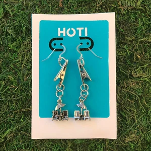 HOTI Hemp Handmade Umbrella Beach Chairs Roach Clip Earrings Pewter Charms  - Picture 1 of 4