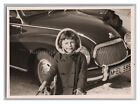 Auto DKW 3=6 (F93) - Chłopiec w zimowym płaszczu - AUDI - Stare zdjęcie z lat 50.