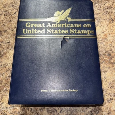 Great Americans On United States 邮票 100 张邮票和 22K 黄金复制品专辑套装 — 第 1/4 张图片