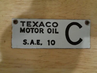 TEXACO OIL COMPANY MOTOR OIL PORCELAIN TANK TAG C S.A.E. 10 4" X 1-1/2" ORIGINAL - Image 1 of 2