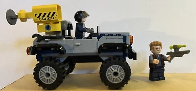 Jurassic World Minifigures and Jeep from Lego Set #75926 Pteranodon Chase - Image 1 of 4