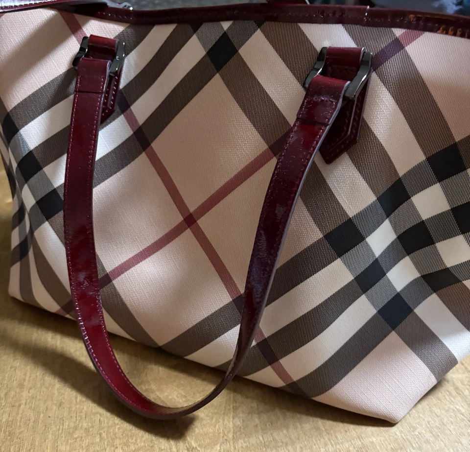 Bolso de Mano Burberry Nova Check Pequeño Nickie Color Frambuesa. Excelente estado Foto 1 de 4