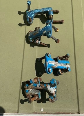 A SET OF CLASSIC ORIGINAL MORRIS MINOR TRAVELLER REAR DOOR HINGES - Image 1 of 4