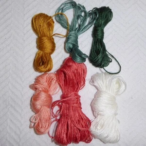 MIXED LOT EMBROIDERY THREAD FLOSS MULTICOLOR PINK CORAL WHITE GREEN GOLD - Picture 1 of 3
