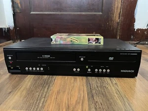 Magnavox Dv220mw9 DVD/VCR Recorder Combo FOR PARTS ONLY DVD SIDE WORKS NO REMOTE - Picture 1 of 7