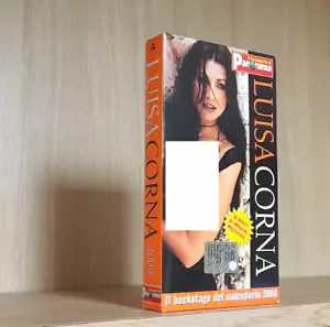 VHS LUISA CORNA _ BACKSTAGE CALENDARIO PANORAMA 2003 _ B6 AAA - Foto 1 di 2