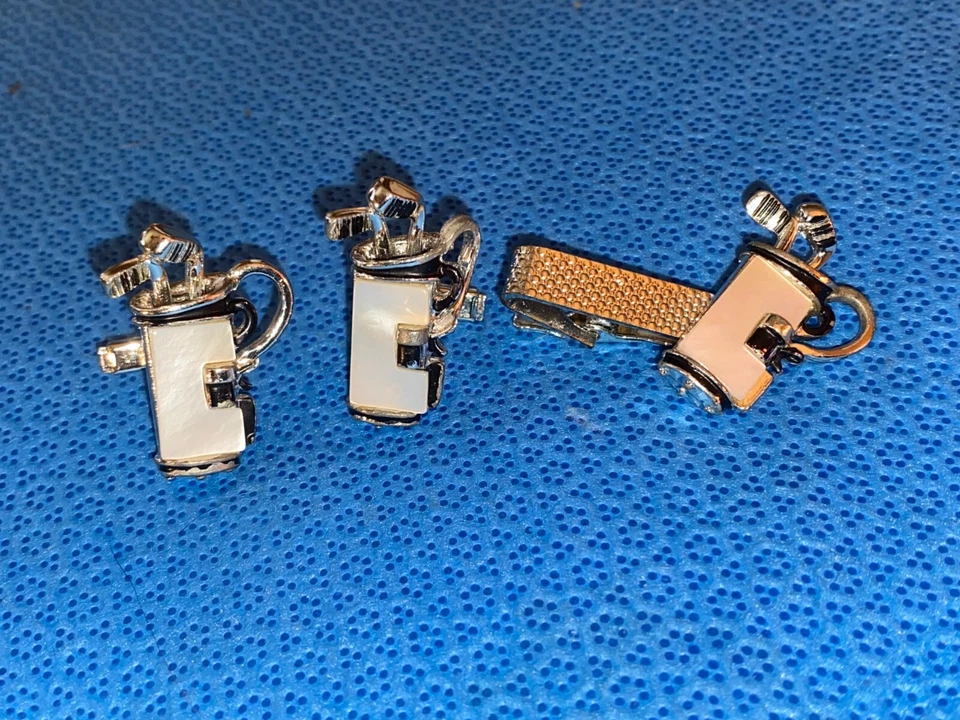 Bolsa de golf y palos gemelos y clip de corbata a juego Foto 1 de 3