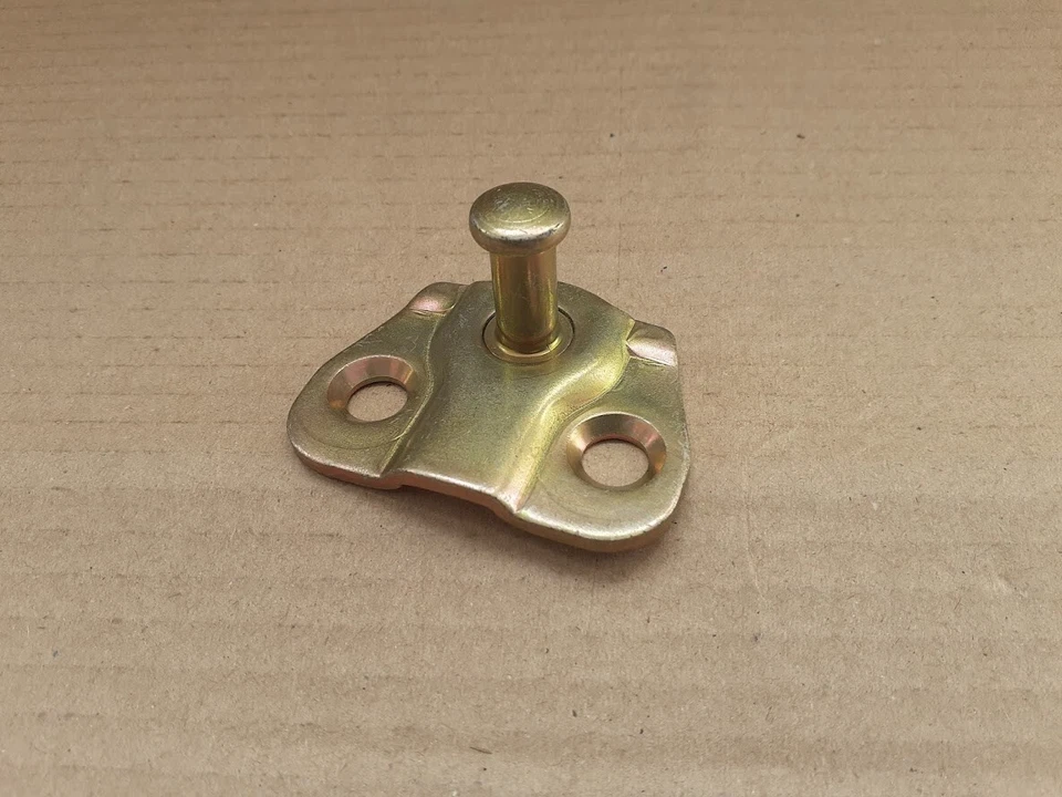 Tailgate Lock Striker for Opel Vauxhall Kadett E Vectra A Astra F 90191102 - Image 1 of 1