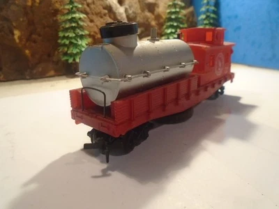 HO SCALE GREAT NORTHERN RAILWAY TRACK SLEANING TANK CAR, EXCELLENT,      1-142-1 - Image 1 of 4