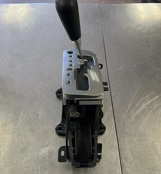 2003-2005 Toyota 4Runner 4Dr Automatic Floor Gear Shifter Assembly OEM - Image 1 of 4