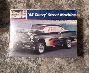 Revell Monogram - 55 CHEVY Street Machine - Model Kit 85-2211 - 1:24 - Sigillato - Foto 1 di 5