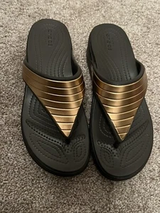 Crocs Women's 6 Monterey Metallic Gold/ Chocolate Brown Sandal Thong Flip Flop - Bild 1 von 4