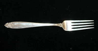 Tenedor de cena International Prelude 7-1/4" plata de ley 50 gr Foto 1 de 4