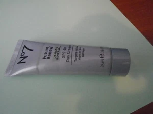Boots No 7 Future Renew Damage Reversal Day Cream SPF40 25ml SEALED - Picture 1 of 1