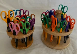 Insgesamt 30 Scrapbooking Bastelscheren KRAFT EDGERS & 2 Lazy Susan Turn Racks - Bild 1 von 10